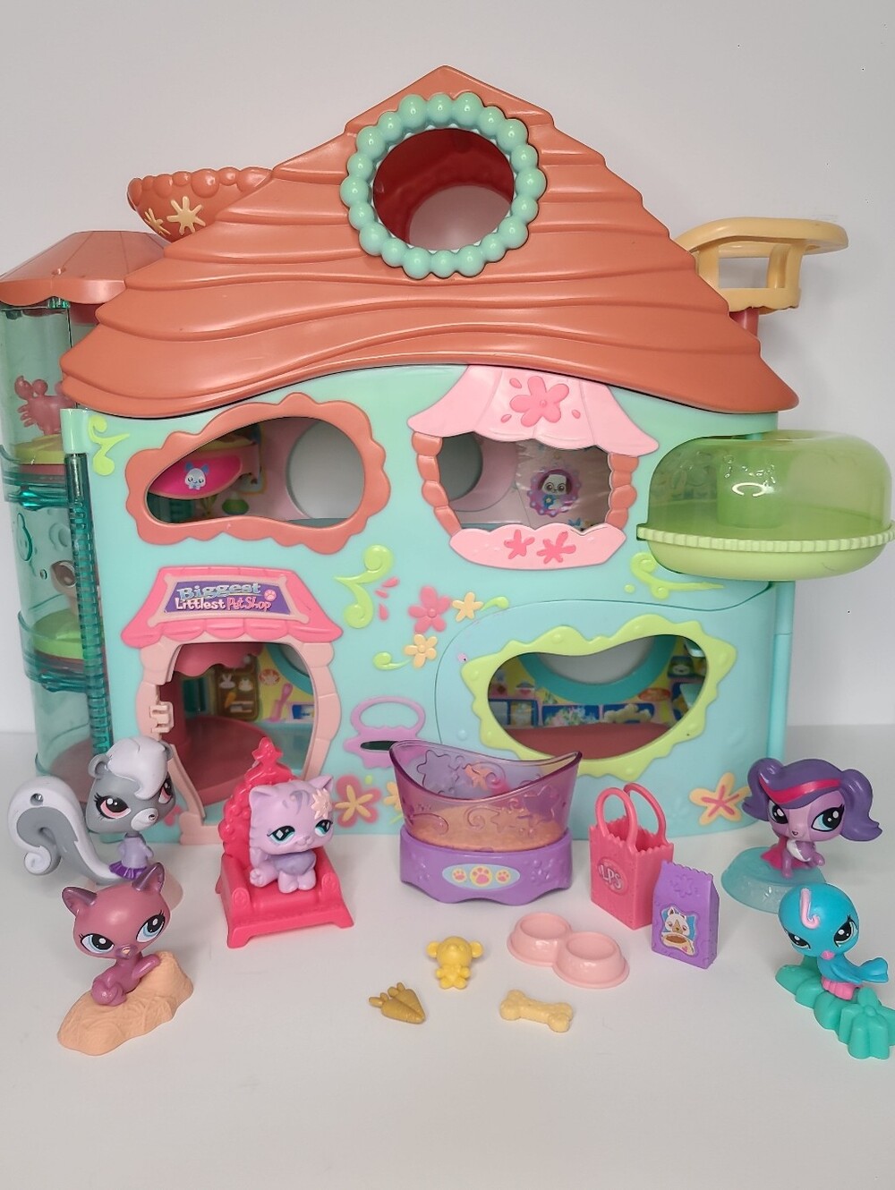Hasbro Littlest Pet Shop Biggest Littlest Pet Shop House with Pets & Accessories